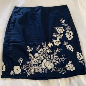 Ann Taylor navy pencil skirt with white embroidered flowers, size 4P